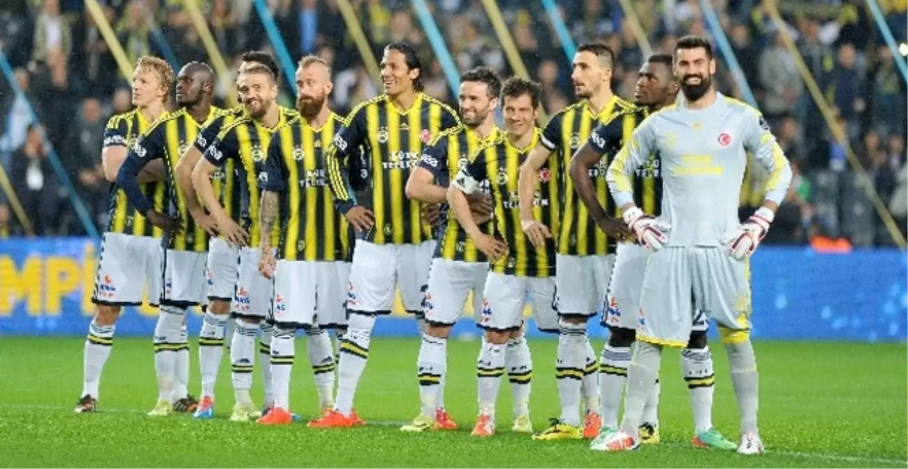 Fenerbahçeli Futbolculardan Şampiyonluk Pozu