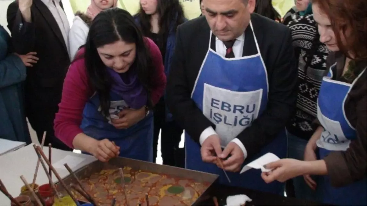 Gediz\'de Lale Zamanı" Resim Sergisi ve Ebru Sanatı Çalışmasına Yoğun İlgi