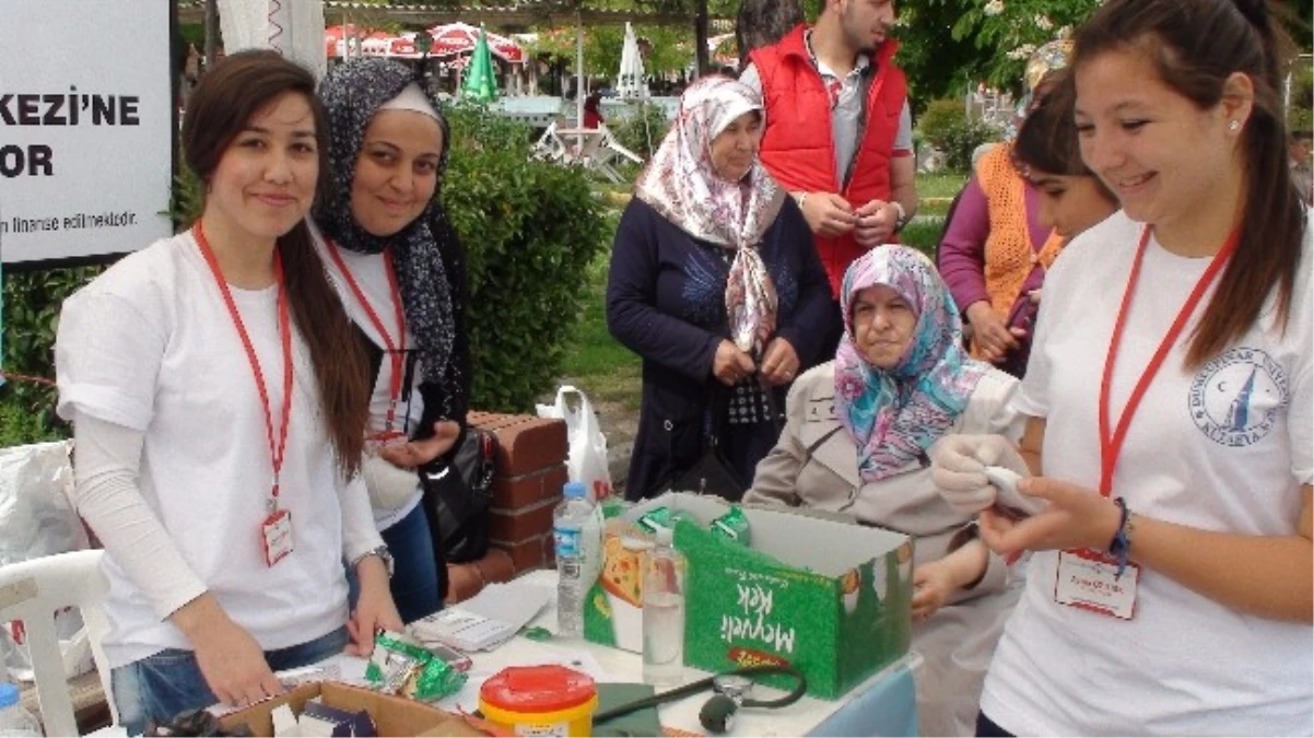 Gediz Sağlık Hizmetleri Meslek Yüksekokulu Öğrencilerinden Halka Ücretsiz Sağlık Taraması