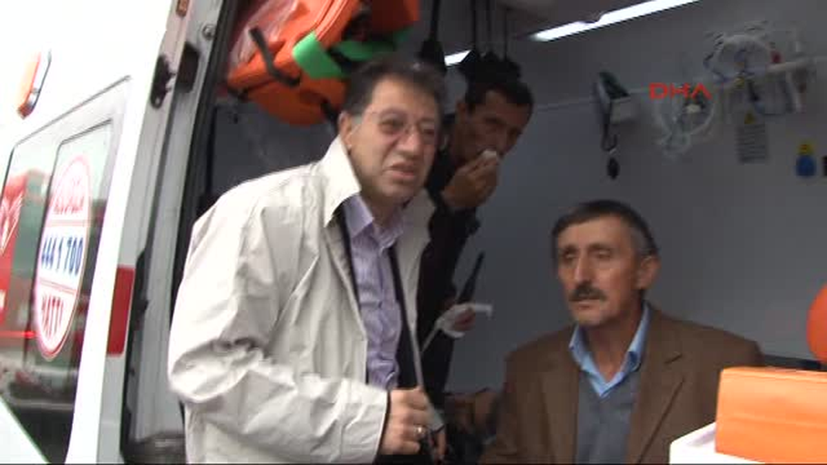 İETT Otobüsü Beton Mikserine Çarptı: 14 Yaralı