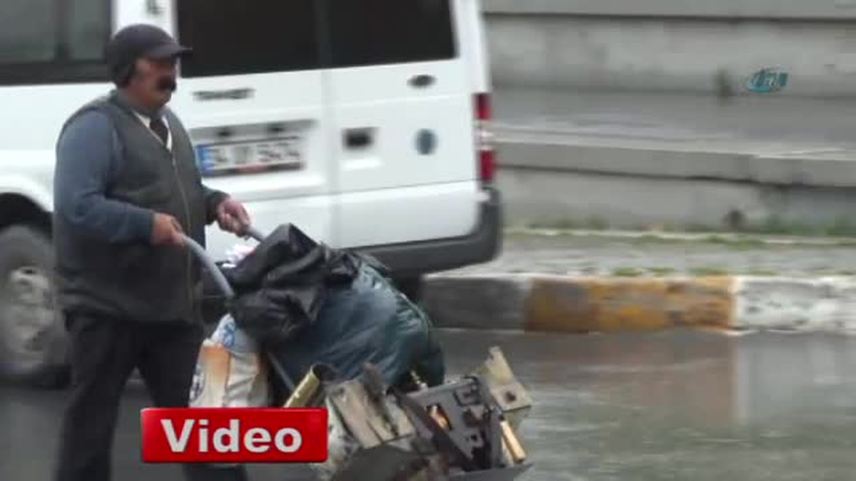 İstanbul\'da Sağanak Yağış Etkisini Sürdürüyor