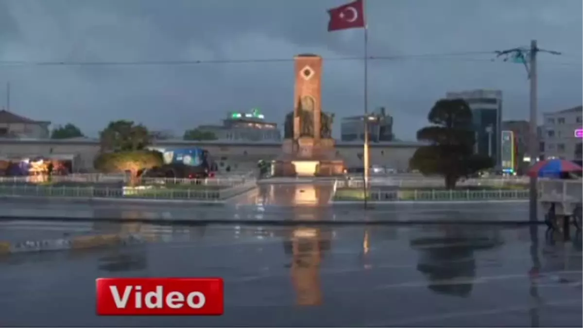 İstanbul Güne Yağmurla Uyandı