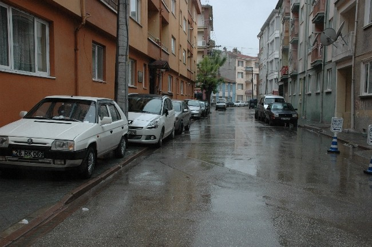 Kaldırımlar Yayalar İçin mi Araçlar İçin Mi?
