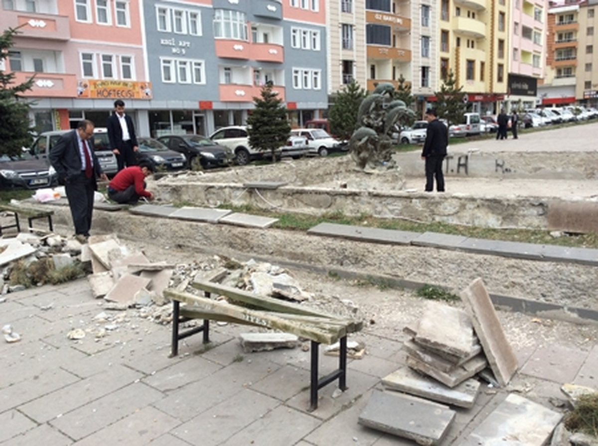 Kars\'ta Havuz ve Parklar Yenileniyor