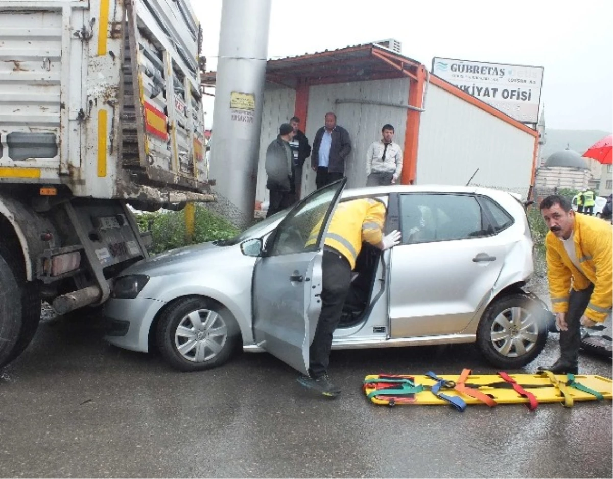Körfez\'de Zincirleme Trafik Kazası: Üç Yaralı
