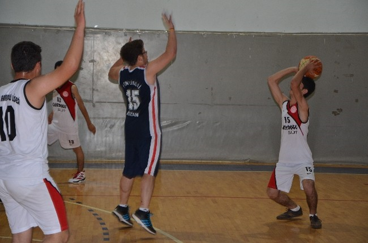 Kozan\'da Basketbol Turnuvaları Sona Erdi
