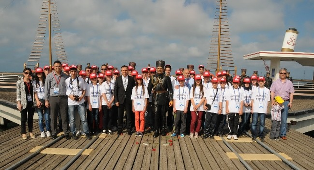 Samsun\'un Çocukları Atatürk\'ün Yolunda