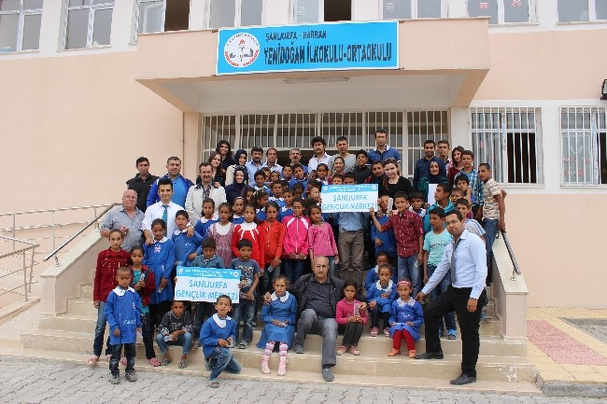 Şanlıurfa Gençlik Merkezi Köy Okullarına Yardım Ediyor