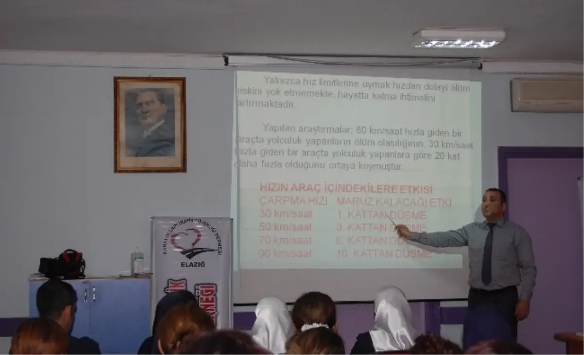 Trafik Haftası Kapsamında Hastane Çalışanlarına Seminer Verildi