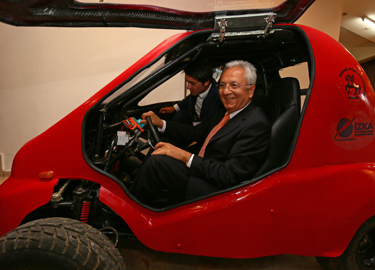 Türkiye'nin İlk 4 Tekerlekli Elektrikli Otomobili: 'Demobil'