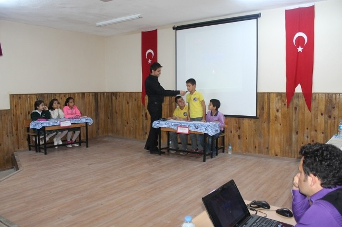 Yumurtalık\'ta İlkokullar Arası Bilgi Kültür Yarışması Yapıldı