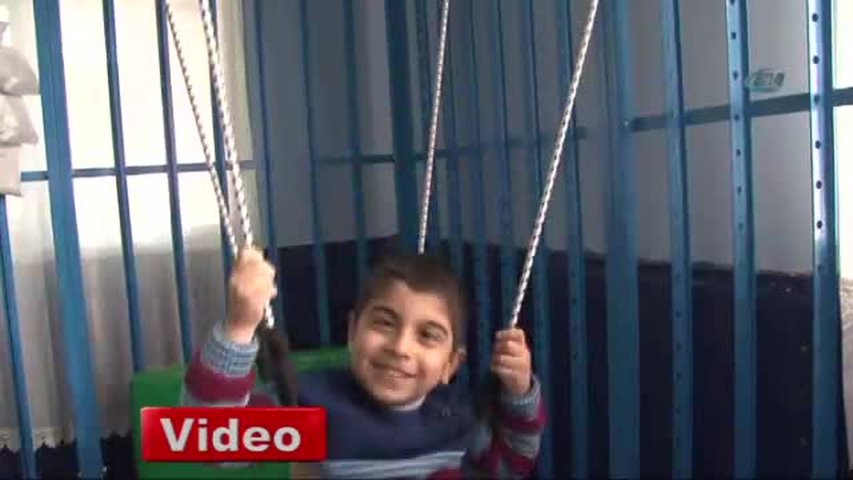 7 Yaşındaki Oğlunun Yürümesi İçin Gönüllü Çalışıyor