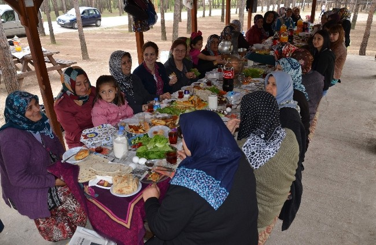 Ak Partili Kadınlardan "Anneler Günü" Pikniği