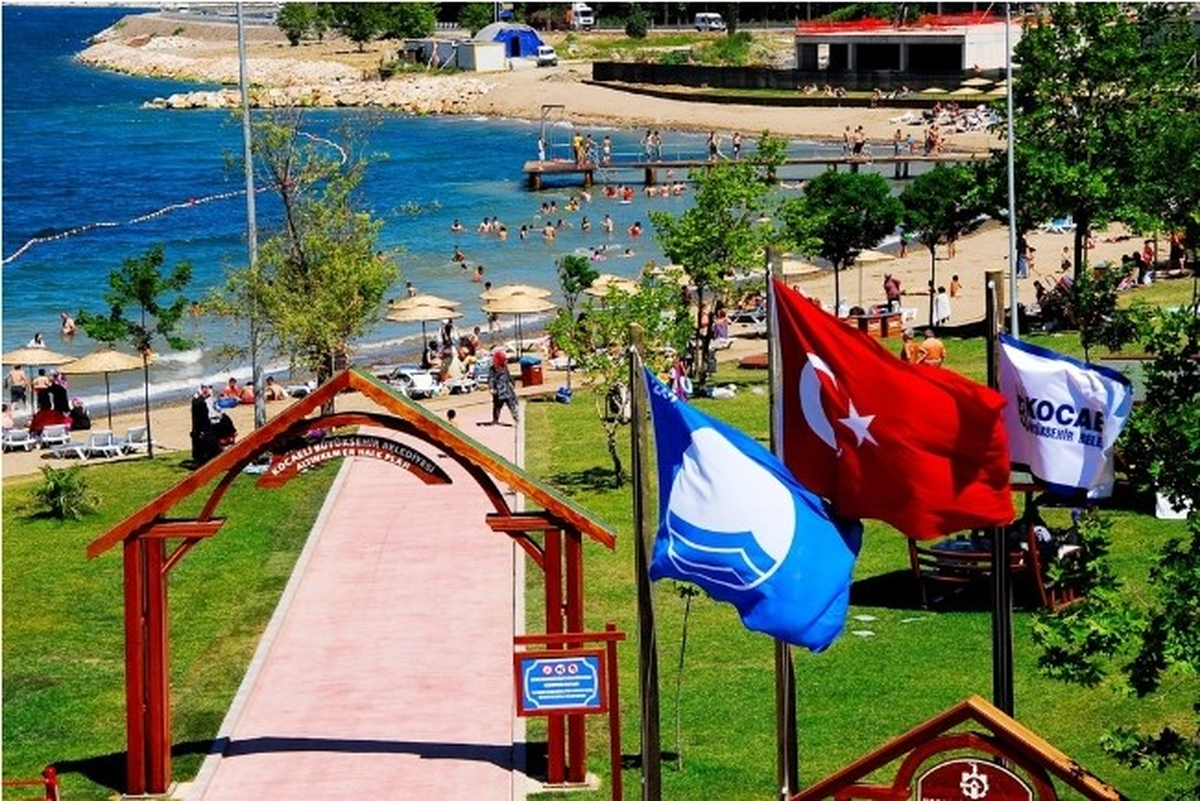 Altınkemer ve Cebeci\'ye Yeniden Mavi Bayrak