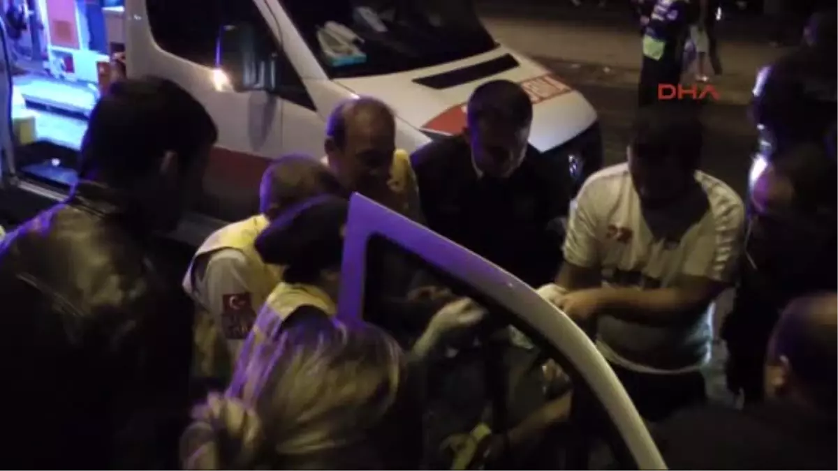 Mersin\'de Ambulans Minibüse Çarptı: 1 Yaralı