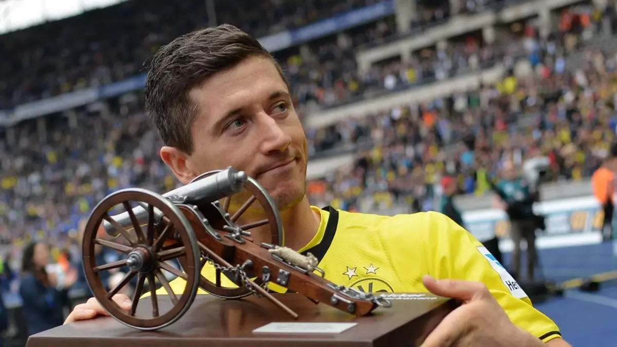 Bundesliga\'nın Gol Kralı Lewandowski