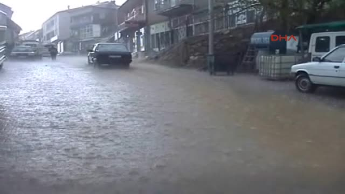 Çelikhan\'da Yağmur Hayatı Olumsuz Etkiledi