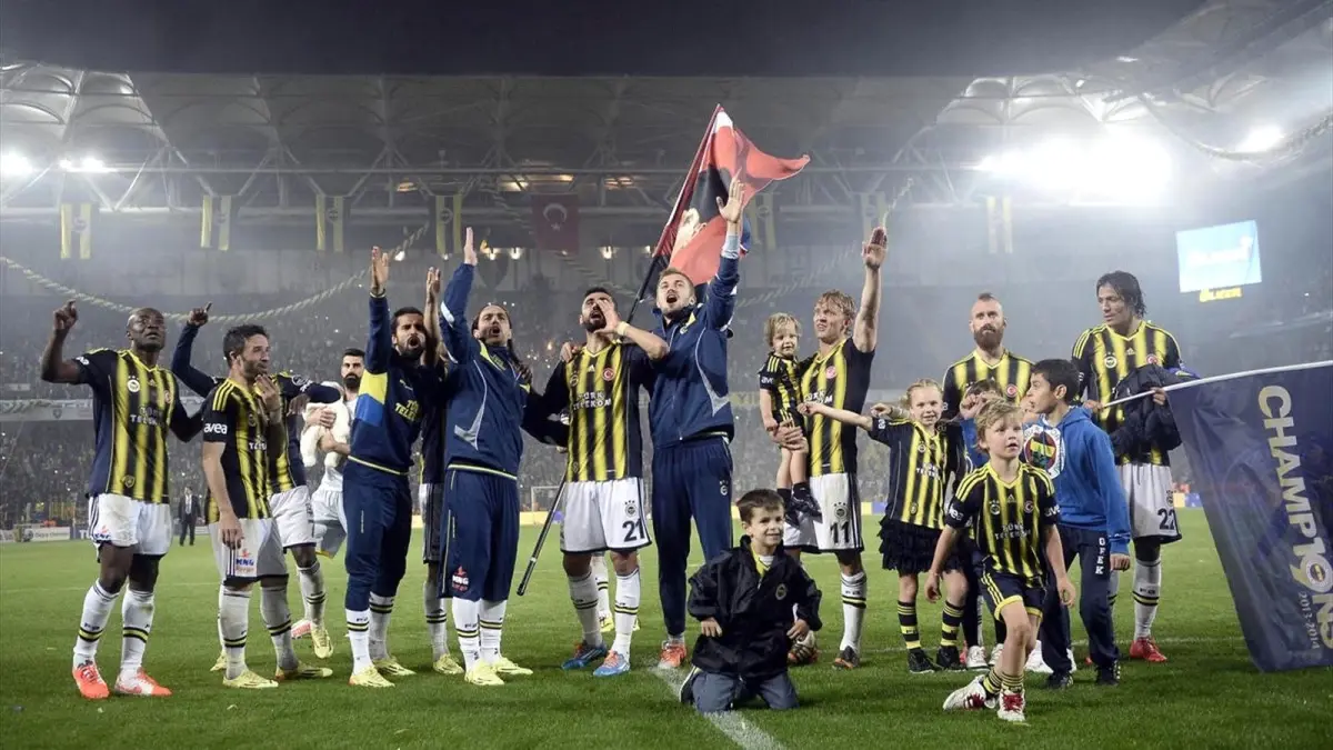 Fenerbahçeli Futbolculardan İmalı Kutlama