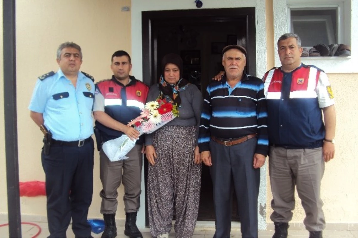 Antalya\'da Jandarma ve Polisten Şehit Annesine Ziyaret