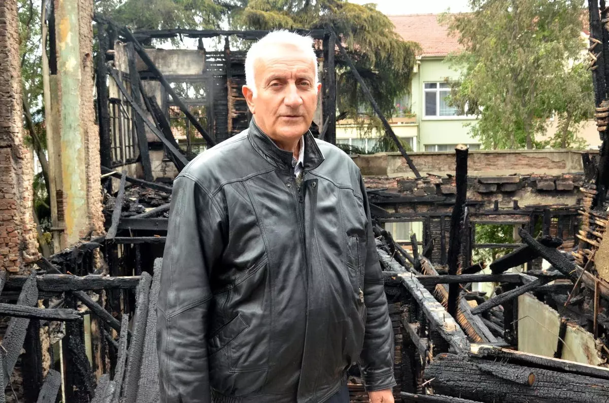 Kocaeli\'deki Tarihi Konak Yangını