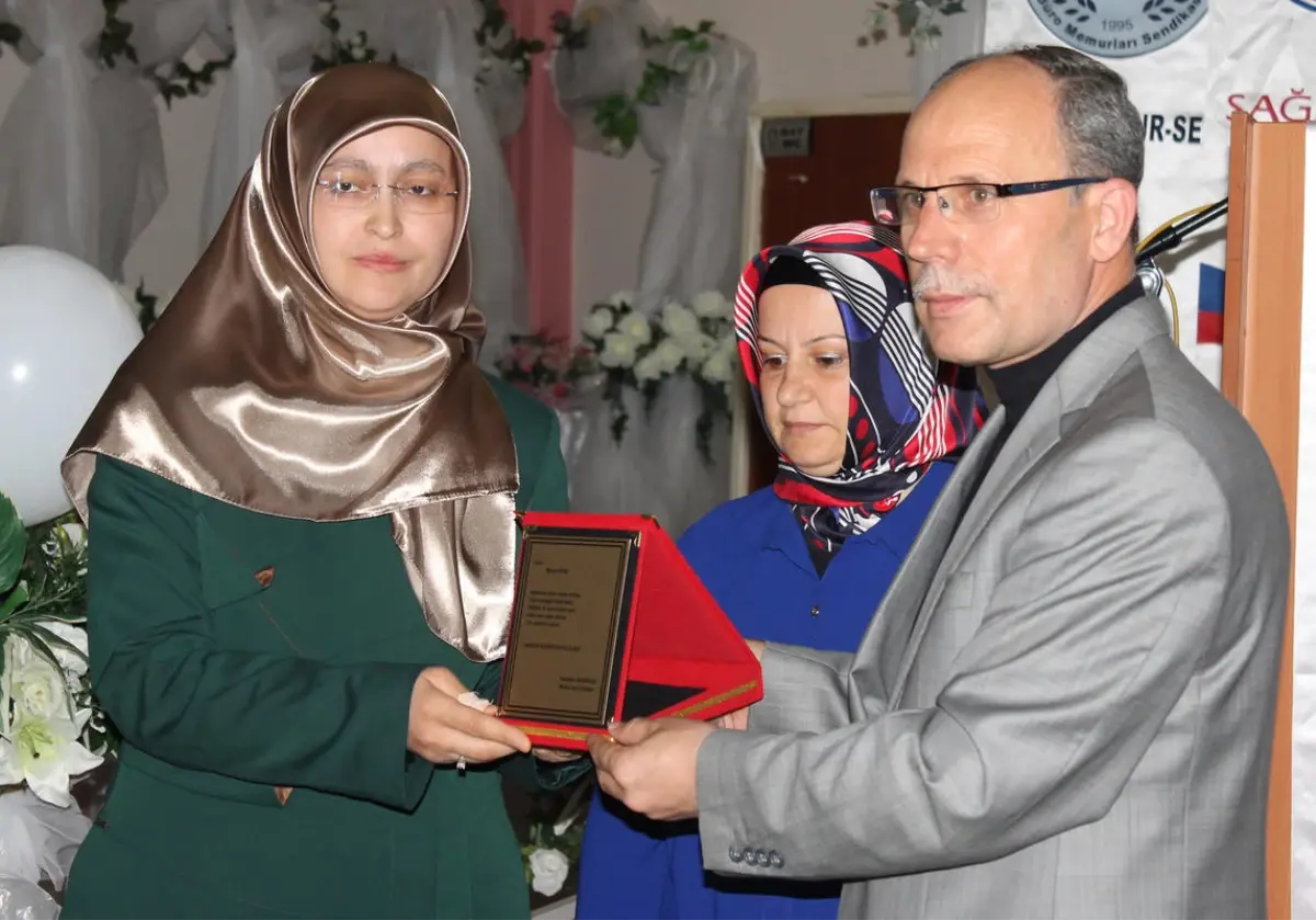 Öldürülen Halil İbrahim'in Annesi 'Yılın Annesi' Seçildi