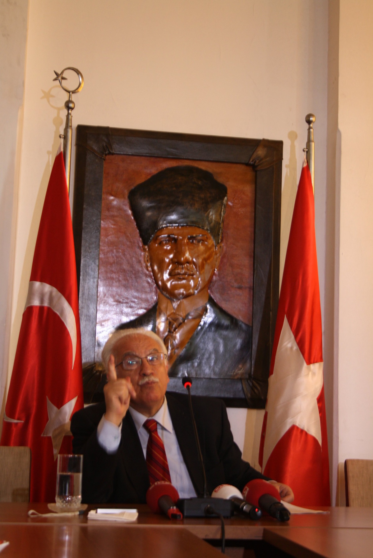 Perinçek: "Yılmaz Büyükerşen\'i Çankaya\'da Görmek İsteriz"