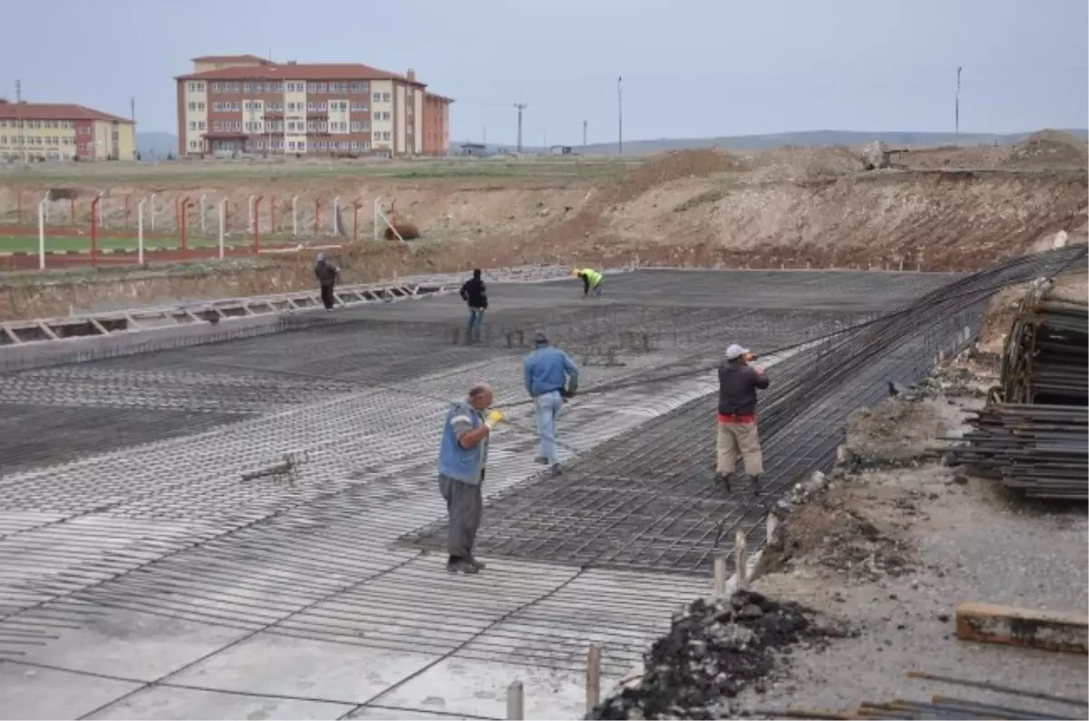 Sorgun İlçe Stadyumunun Yenilenme Çalışmaları Hızla Devam Ediyor