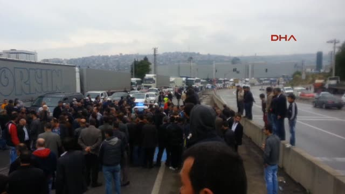 100\'ü Bir Saat Ulaşıma Kapattı, 10 Kilometre Kuyruk Oluştu