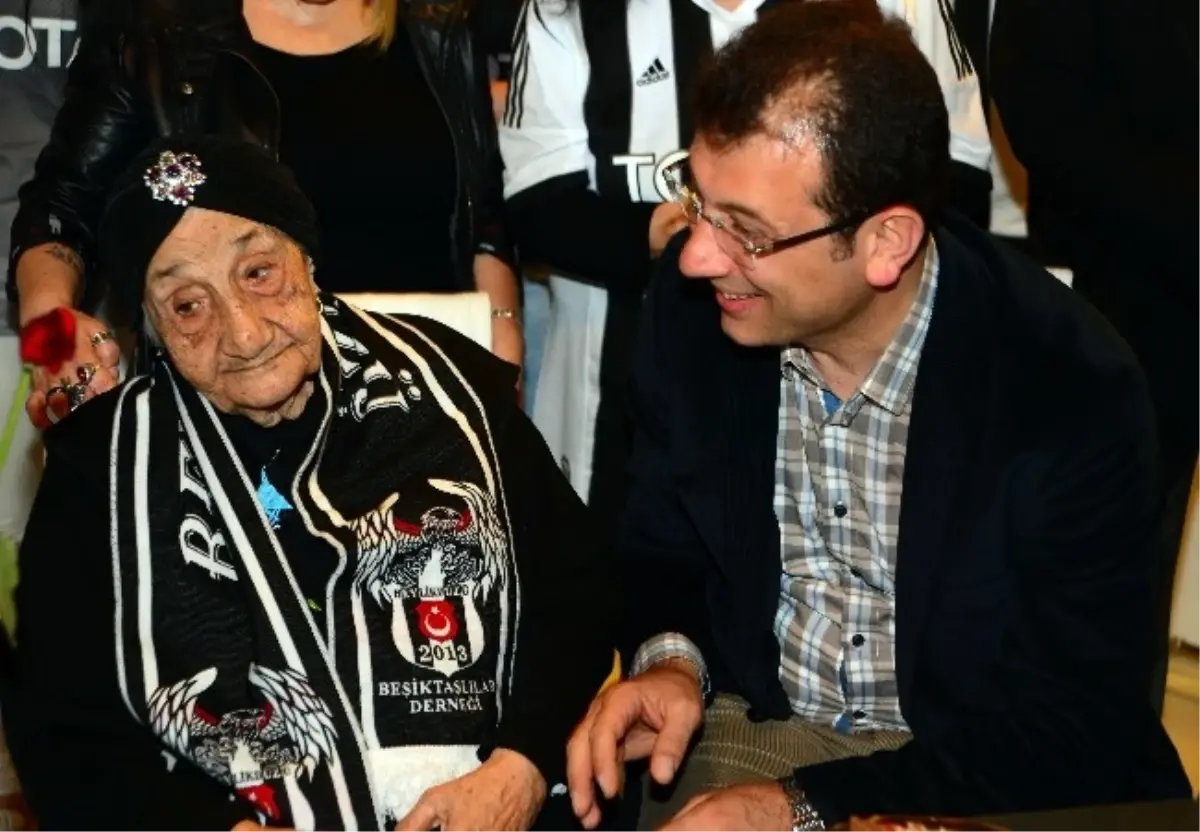 111 Yaşındaki Beşiktaşlı Çınarın, Anneler Günü Tezahüratlarla Kutlandı