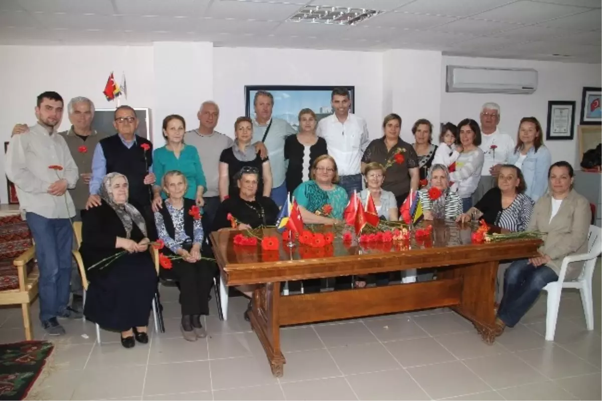 Adana Bosna Derneği\'nde "Şefkat Kahramanı Anneler Etkinliği"