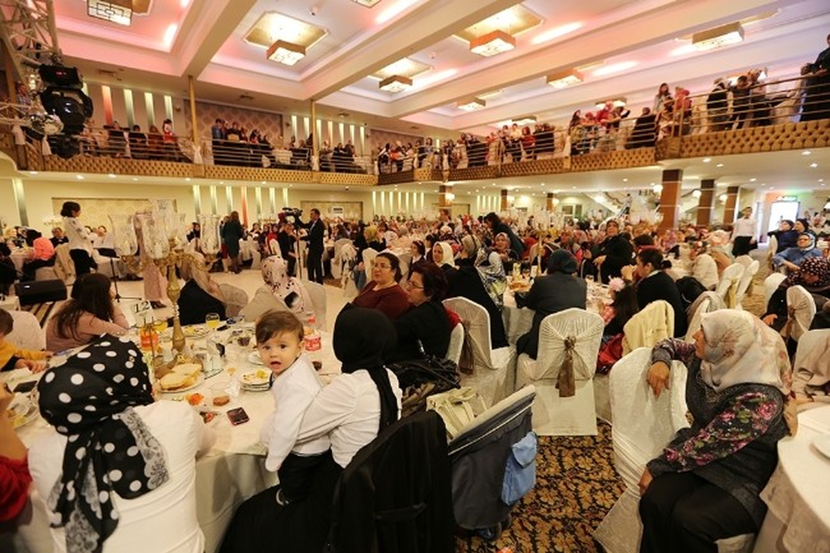 AK Parti Sakarya İl Kadın Kolları Üyeleri Erenler\'de Bir Araya Geldi