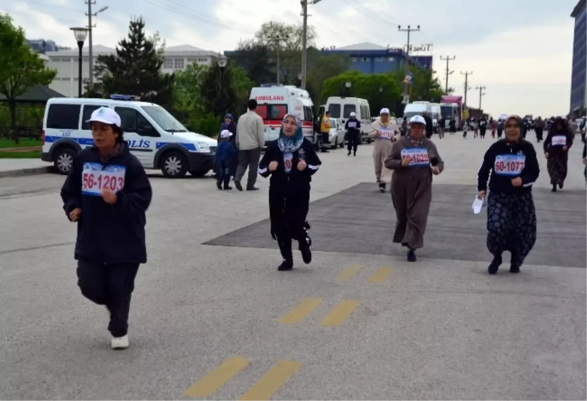 Anneler Günü\'nde Neneler İkinci Bahara Koştu