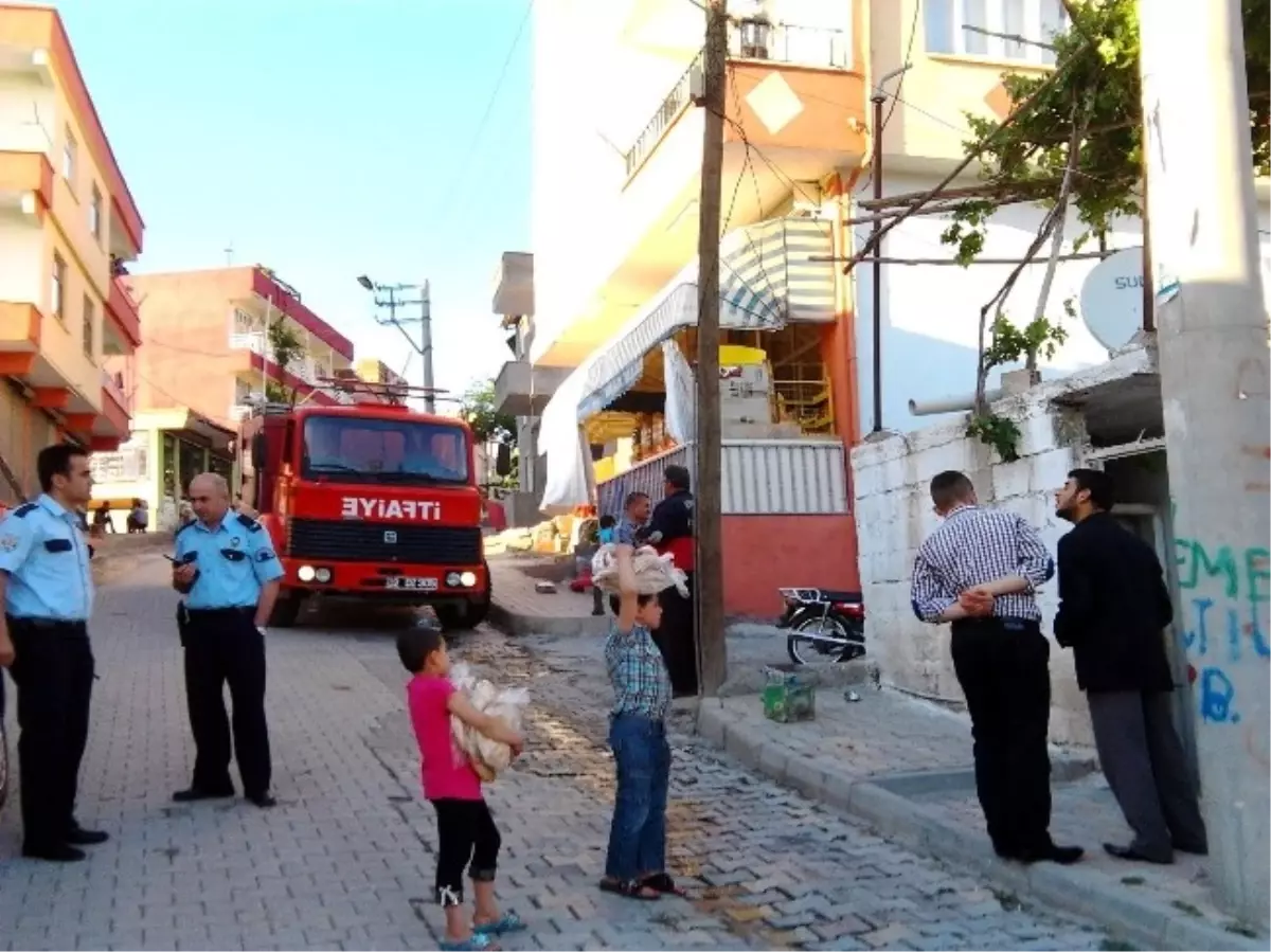 Besni\'de Elektrik Kontağından Çıkan Yangın Paniğe Neden Oldu