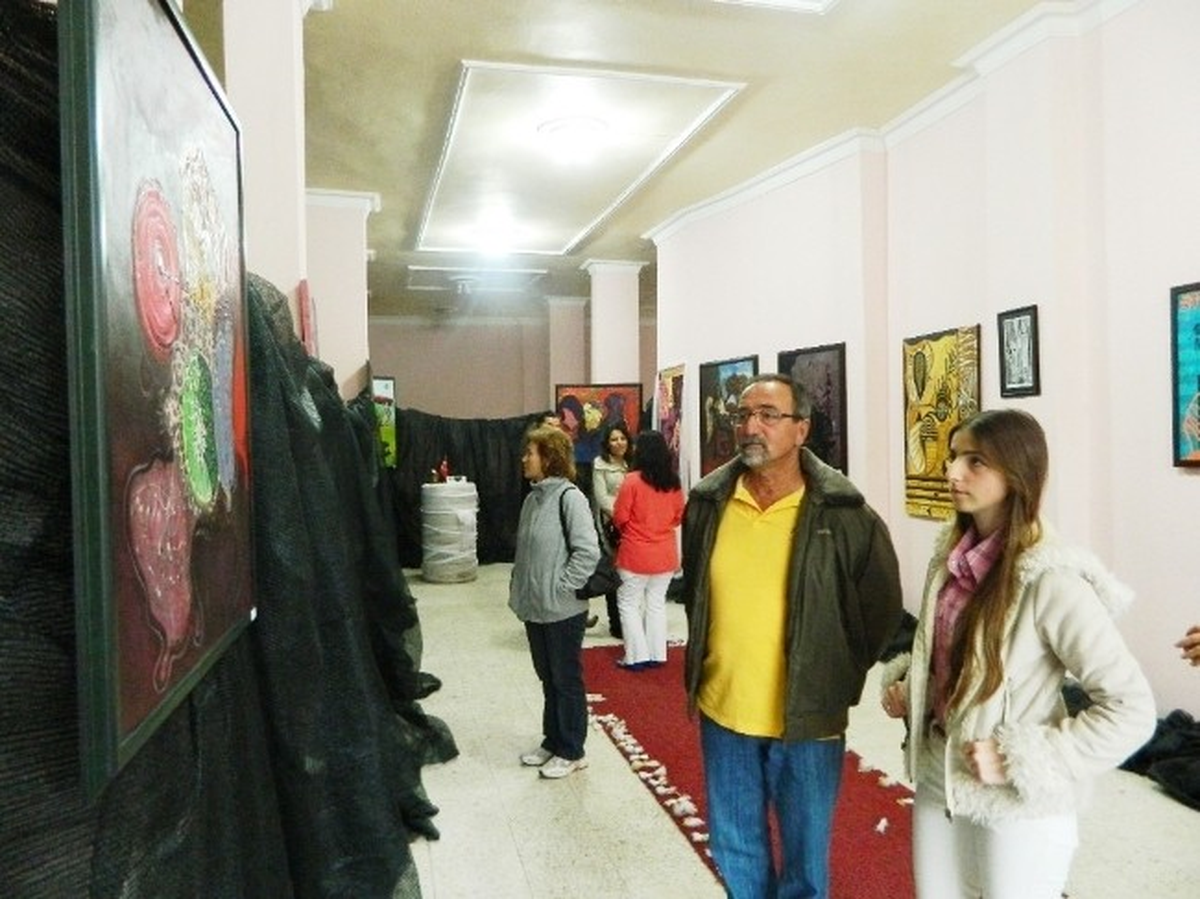 Burhaniye\'de Üç Nokta Resim Sergisi