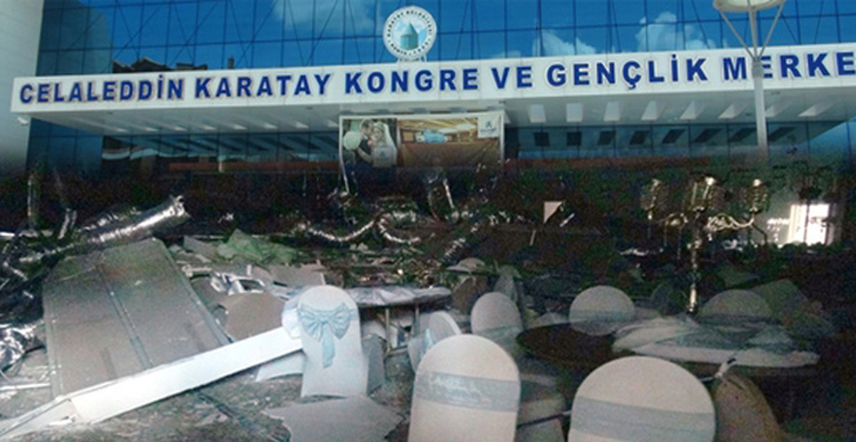 Konya\'da Bin 500 Kişilik Salonun Asma Tavanı Çöktü