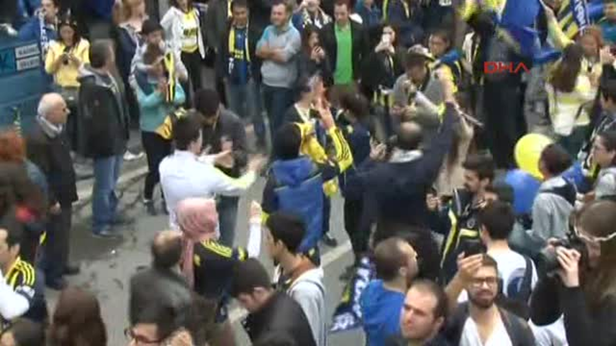 Fenerbahçe\'nin Şampiyonluk Turu Başladı