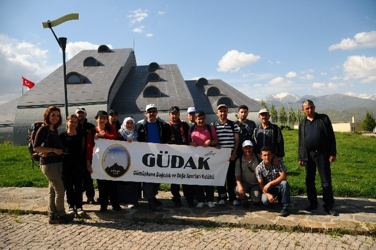 Gümüşhaneli Dağcılardan Anneler Günü Yürüyüşü