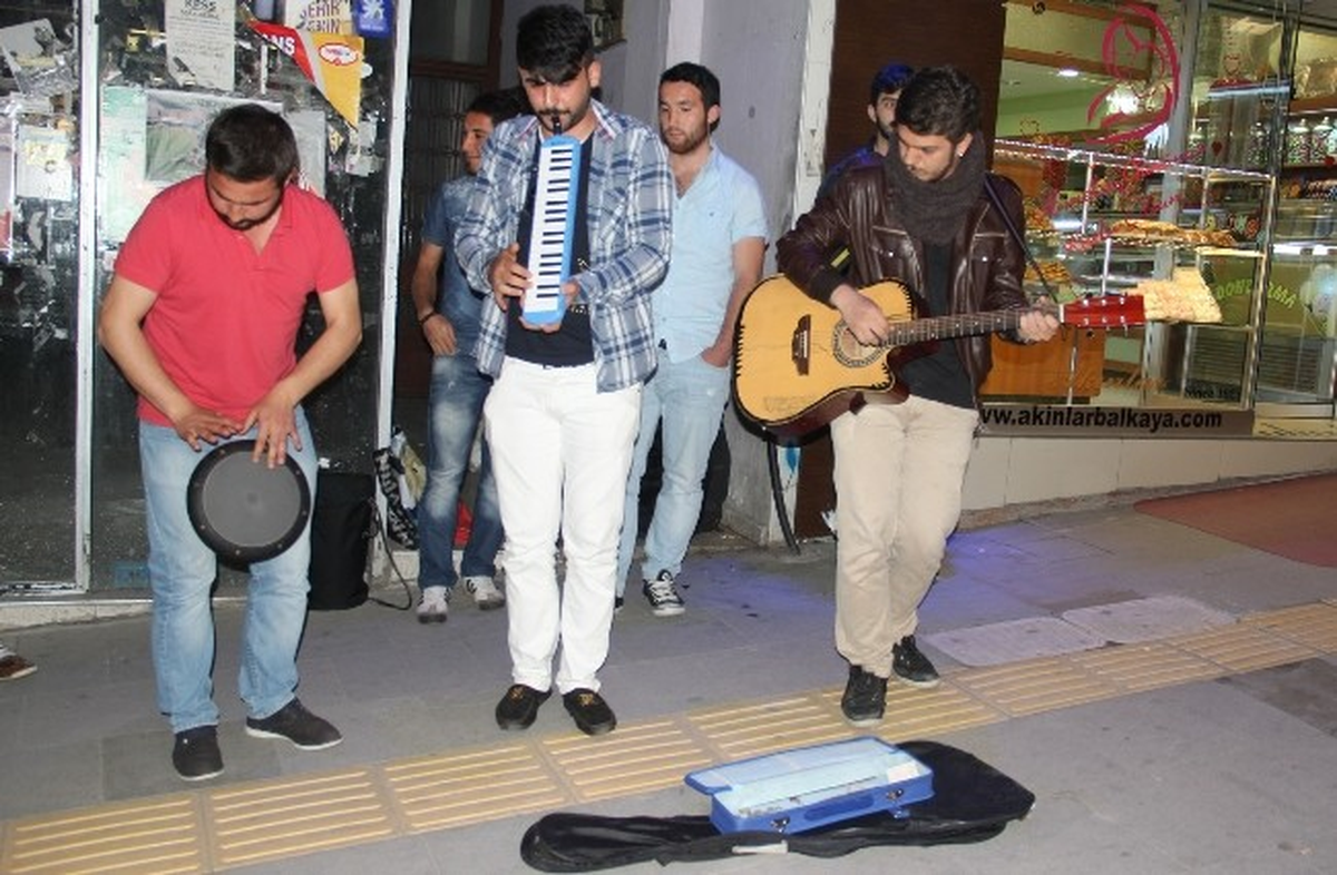 İstiklal Değil, Gazi Caddesi