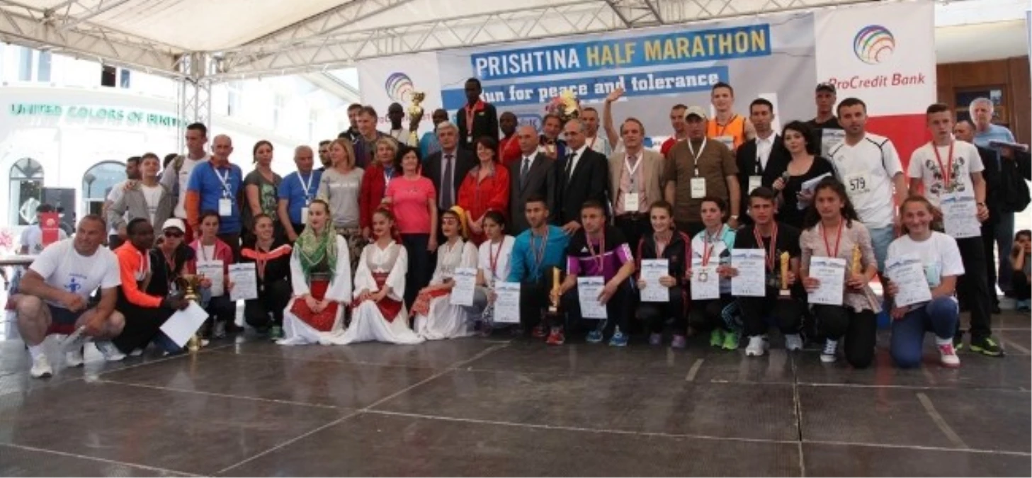 Kosova\'da Uluslararası Yarı Maratona Büyük İlgi