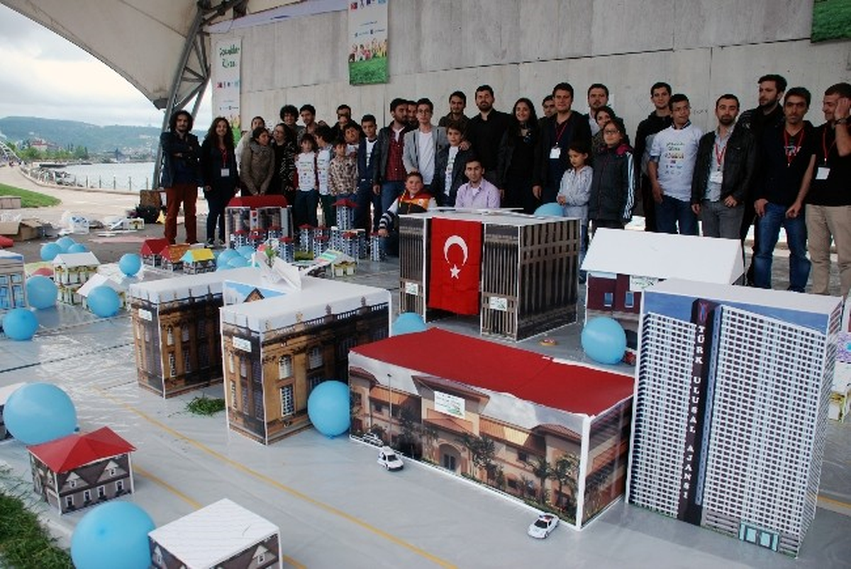 Minik Öğrenciler Maketlerle Şehir Kurdu