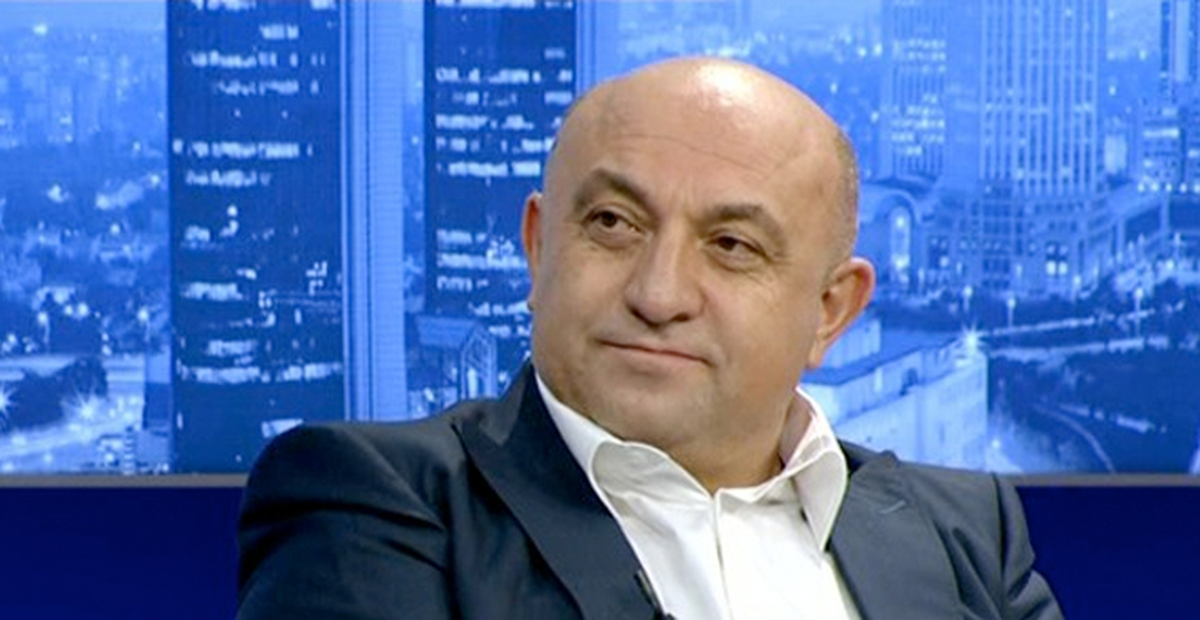 Sinan Engin: Ersan Gülüm'ün Parmağı Kesilebilir