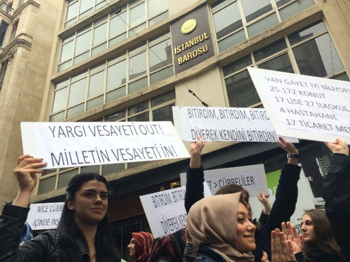 Üniversiteli Gençler Barolar Birliğini Protesto Etti