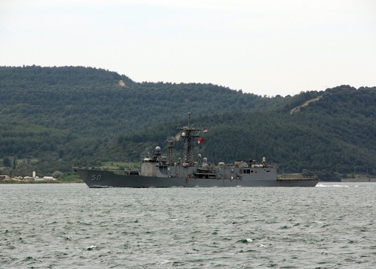 ABD Savaş Gemisi Çanakkale Boğazından Geçti