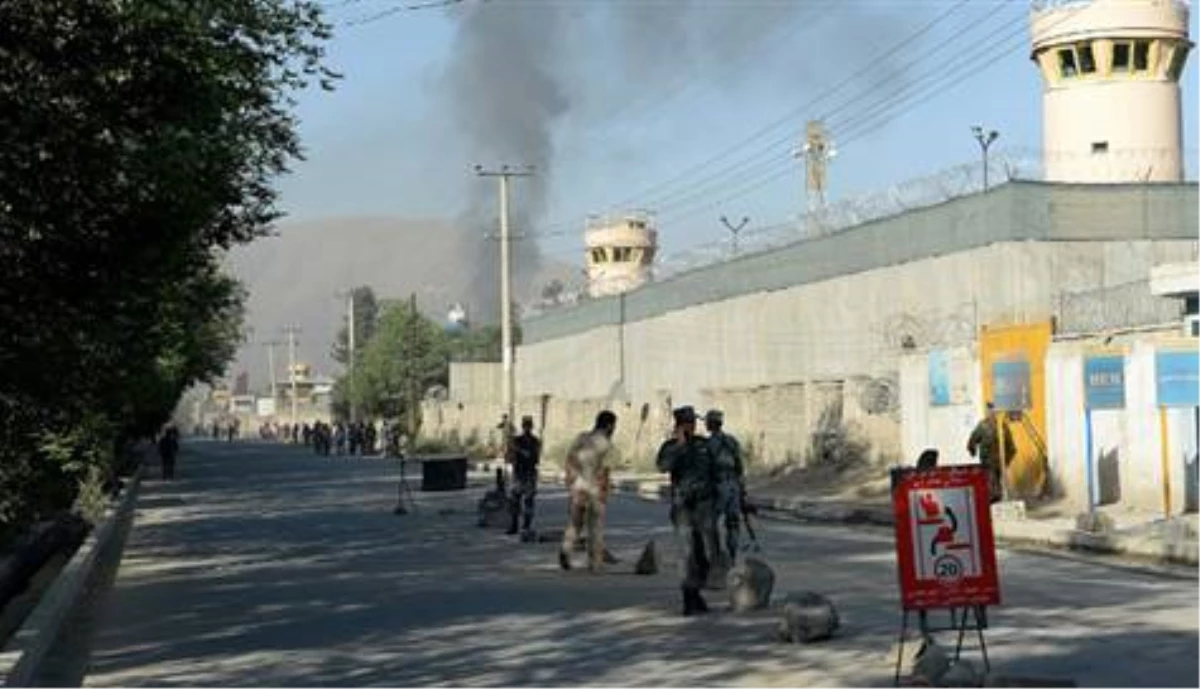 Afganistan\'da Taliban Adliyeye Saldırdı: 8 Ölü