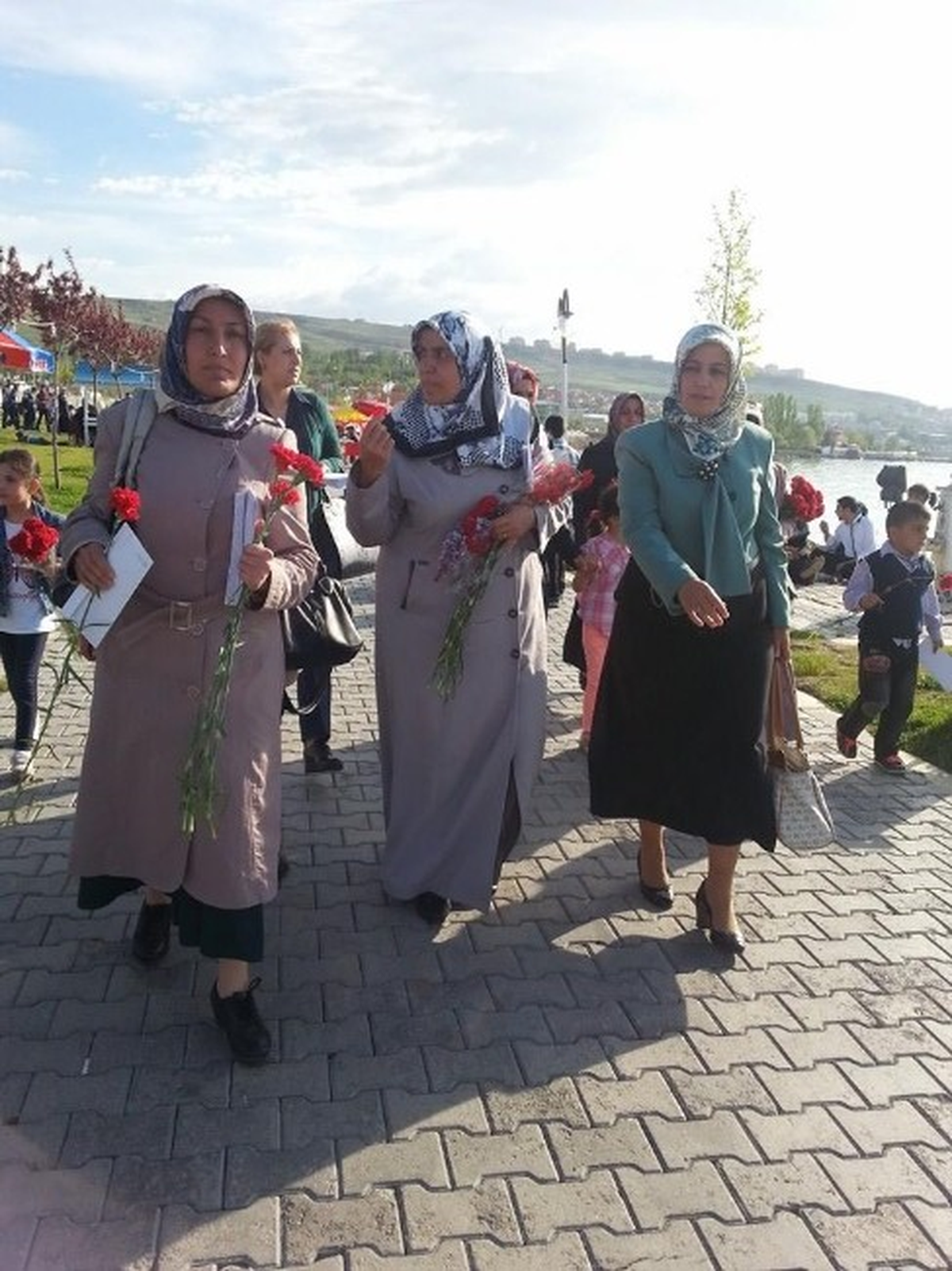 AK Parti\'den Anneler Günü Etkinliği