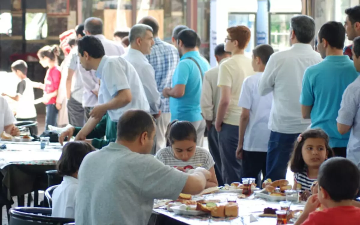 Aktif Eğitim-Sen Üyeleri Kahvaltıda Buluştu