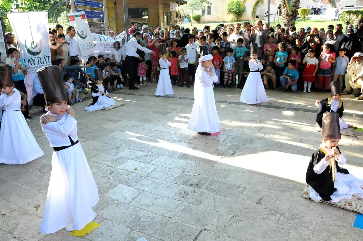 Anaokulu Öğrencilerinden Sema Gösterisi