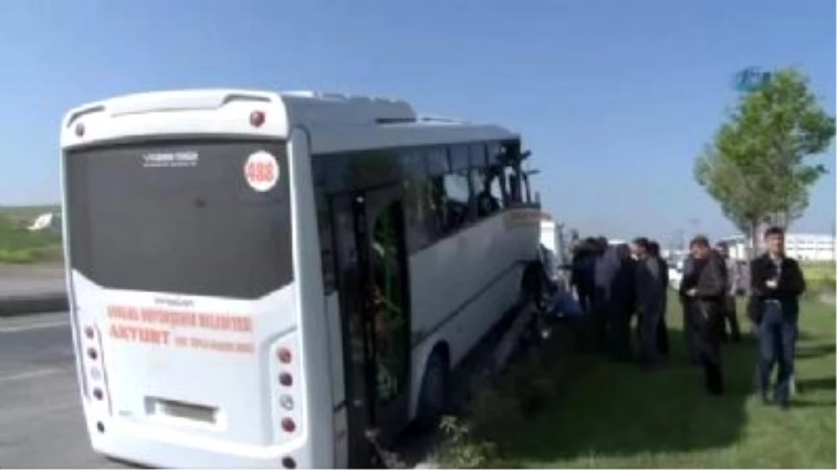 Ankara\'da Halk Otobüsü Beton Mikseriyle Çarpıştı: 25 Yaralı