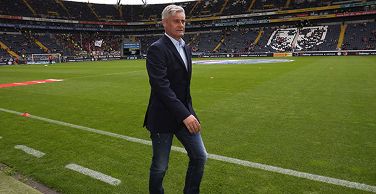Armin Veh, Vfb Stuttgart\'la Sözleşme İmzaladı