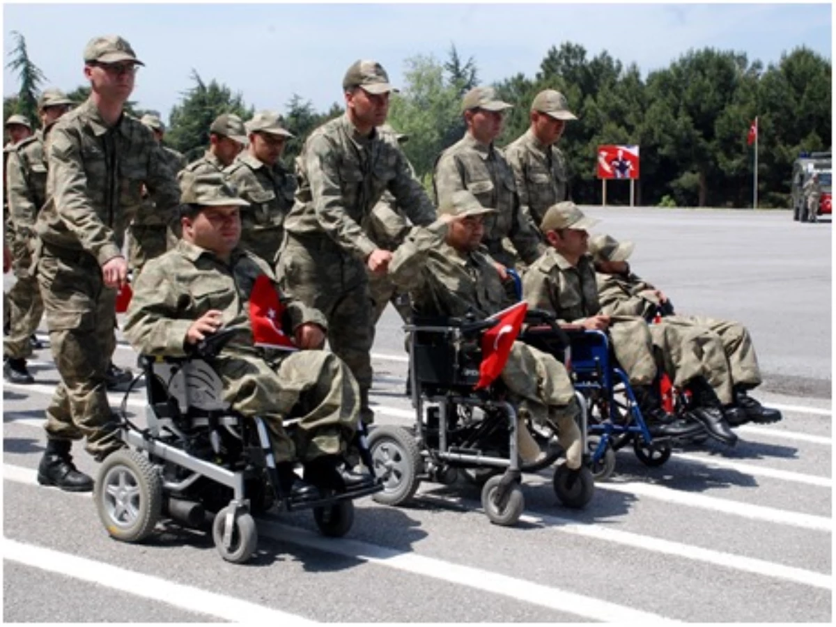 Adana\'da Engelliler 1 Günlük Temsili Askerlik Yaptı